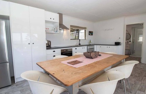 Oakura House | Aqua Vista On Arden - beachfront bach in Oakura