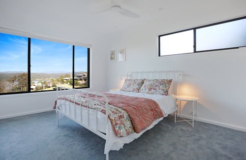 Merimbula Cabin | Aqua Vista - Pet friendly with yard and views