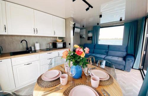 Wabrzezno Boat Rental | AquaHouse Zamkowe