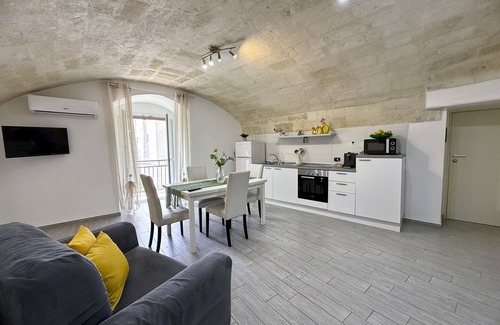 Gravina in Puglia Apartment | Aquamirae - Historic home with panoramic balcony -