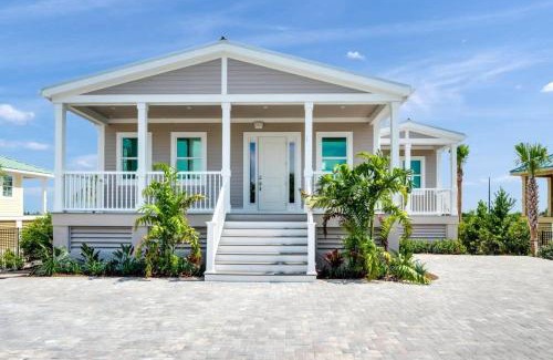 Key West House | Aquaria House -Pool & Boat Dock