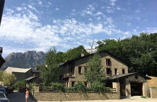 Hoz de Jaca Ski Chalet | AQUATERRA LODGES LUXURY