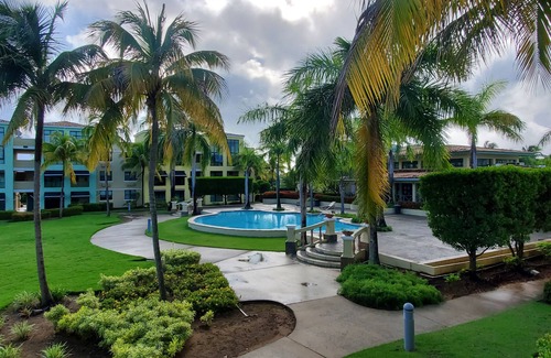 Mediania Alta Condo | Aquatika 7402 ocean view! - 3 bdrm condo - steps from beach!