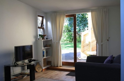 Plimmerton Bed & Breakfast | Aquavilla - in the heart of Plimmerton