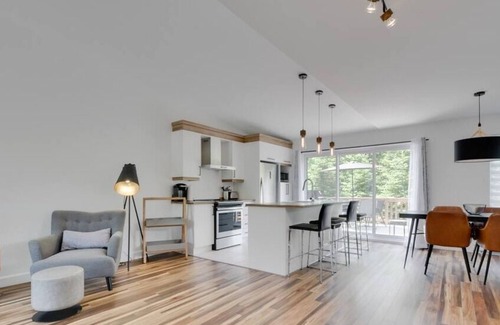 Pont-Rouge Cabin | Arès | Family Retreat | Pool & Spa