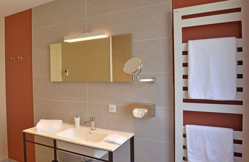 Les Mesneux House | ARÔME Deluxe Room