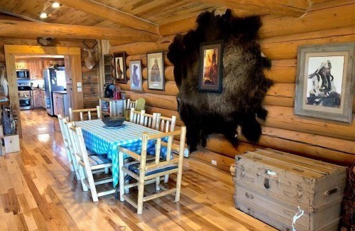 Cody House | Arabian Lane Lodge Out of Town Getaway