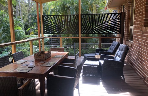 Arakoon House | Aracalm house & pool-dog friendly inside.linen provided. 500m to amazing beaches
