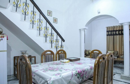 Taj Ganj House | Aradhana's Home Stay