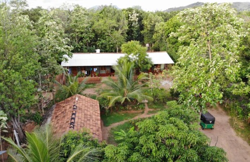 Kimbissa House | Araliya self Cooking Resort- Dambulla Unit 5 #Family room