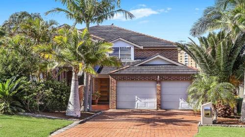Terrigal House | Araluen On Henley Accom Property
