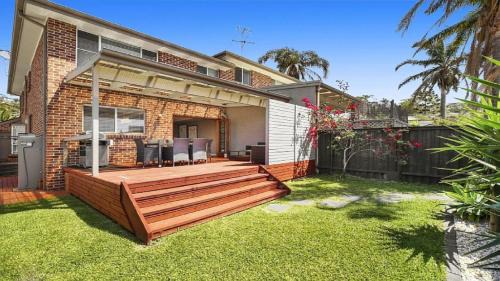 Terrigal House | Araluen On Henley Accom Property