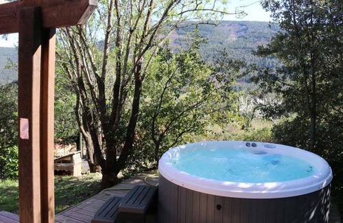 Premian House | ARAMON: 5-bed gîte 75 m2 landscaped garden 4000m2 in Regional Park