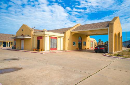Aransas Pass Hotel | Aransas Bay Inn & Suites Corpus Christi by OYO