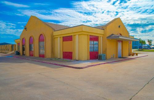Aransas Pass Hotel | Aransas Bay Inn & Suites Corpus Christi by OYO