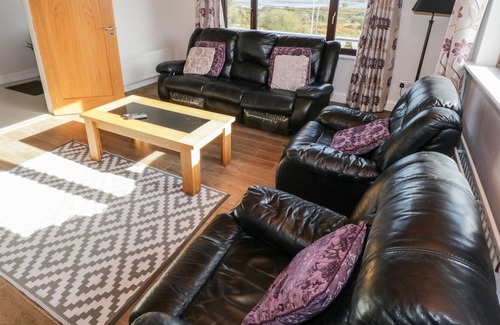 Carraroe Cottage | ARAS IOSGAN, family friendly in Carraroe, County Galway