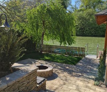 Szarvas House | Arborétum Nyaraló Szarvas - Kültéri jakuzzival