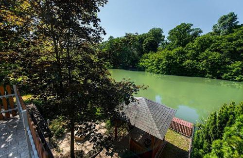 Szarvas House | Arborétum Nyaraló Szarvas - Kültéri jakuzzival