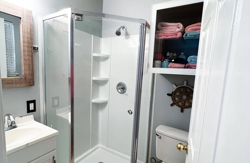 South Side House | Arbor Villa - A Charming 3/2 Home