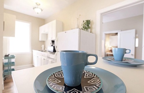 Lower Greenville Apartment | Arboretum Tickets Available, The Artist's Corner