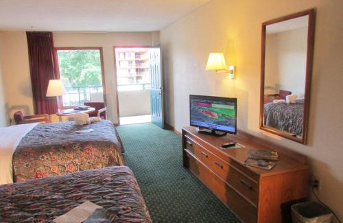 Pigeon Forge Hotel | Arbors at Island Landing Hotel & Suites