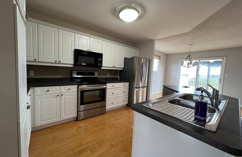 Kingston House | Arbour Ridge Vacation Home - Trail View! 5 bedrooms, 7 beds
