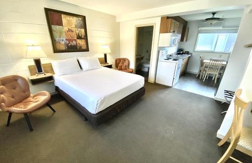 Regional District of Nanaimo Hotel | Arbutus Grove Motel