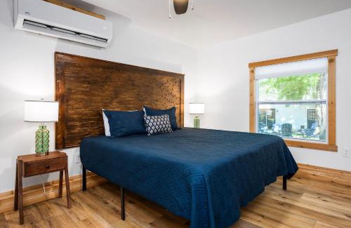 Mayfield House | Arbutus Lake-King Suite-Pontoon Rentals