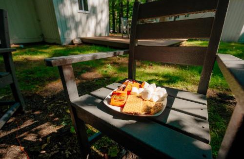 Mayfield House | Arbutus Lake-King Suite-Pontoon Rentals