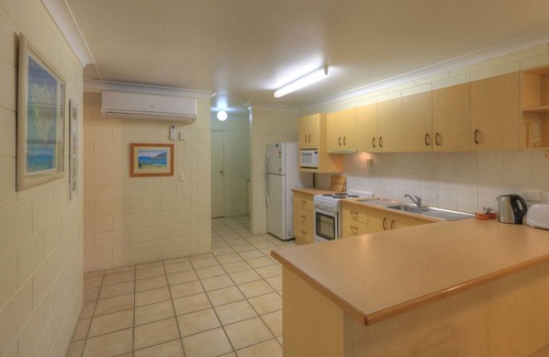 Arcadia Apartment | Arcadia Palms 2 - Tasteful and light-filled apartment just steps to Alma Bay, with complex pool