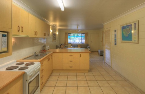 Arcadia Apartment | Arcadia Palms 2 - Tasteful and light-filled apartment just steps to Alma Bay, with complex pool