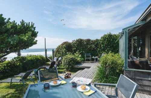 Arch Cape House | Arch Cape Escape by AvantStay Sensational Clift Top Home w Pacific Ocean Views