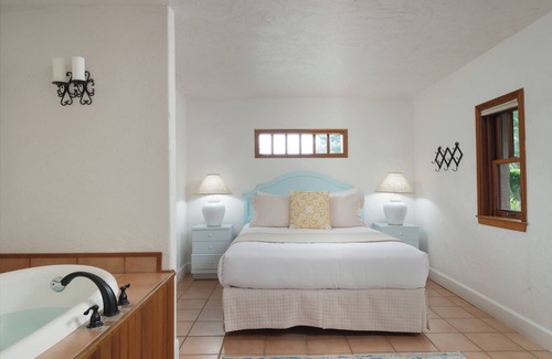 Arch Cape Hotel | Arch Cape Inn and Retreat - Cannon Beach