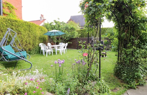 Lincoln Cottage | Arch Cottage