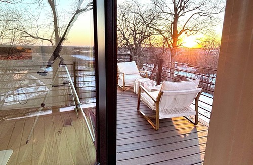 Fairview Heights House | Arch View Luxury Home 5 minutes to St. Louis:Private Pool,Sauna,Free Wine&Brkfst
