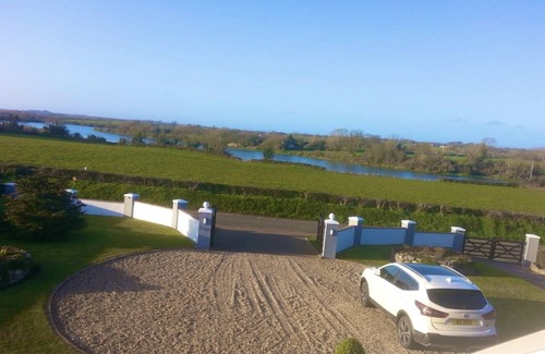 Milton House | Architect Designed Stunning House, In Quiet And Peaceful Stunning Location