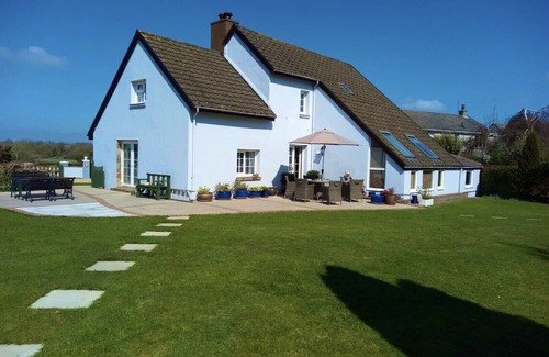 Milton House | Architect Designed Stunning House, In Quiet And Peaceful Stunning Location