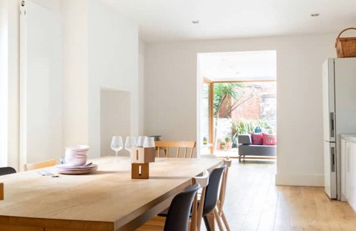 St. Helen's House | Architect Designed 4 bedroom house with parking