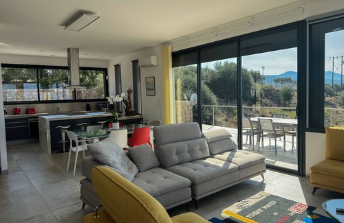 Occhiatana Villa | Architect-designed villa with sea view