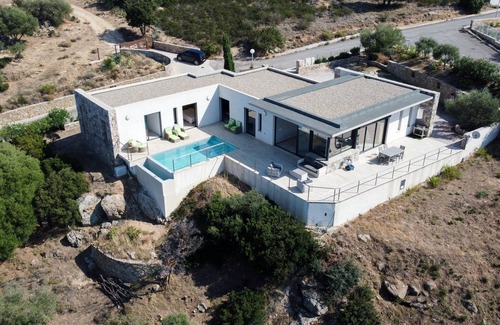 Occhiatana Villa | Architect-designed villa with sea view