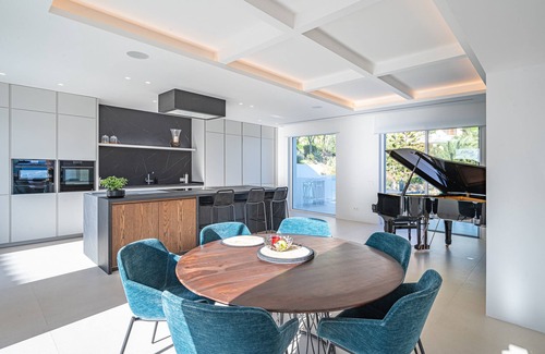 Istan Villa | Architect designed villa with amazing views - 10 minutes to Puente Romano resort