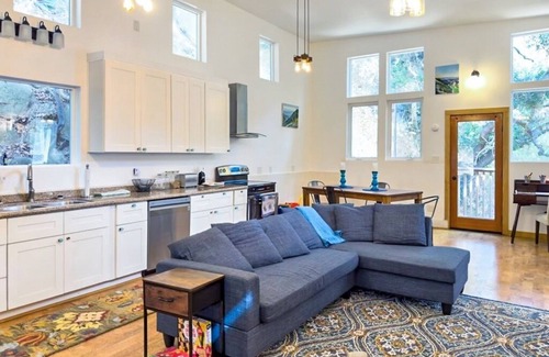 Topanga House | Architect-Rebuilt Topanga Home 9,858 Monthly Artistic & Private