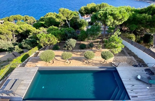 Tamariu Villa | Architect's villa 330m2, air-conditioned. 180° sea view, infinity pool.