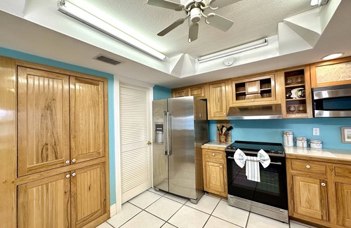 Grove City House | Architect's waterfront home is a boater's dream. Pet Friendly