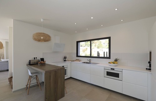 Lecci Villa | Architect Villa, 180 ° Panorama Sea and Maquis, Pool, 5 bedrooms, air-conditioned