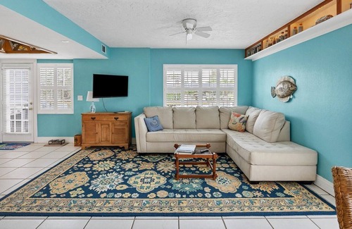 Grove City House | Architect’s mid-century waterfront home is a fisherman’s dream.