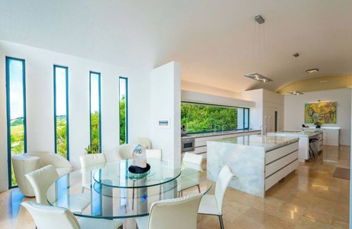 Country Club House | Architectural Masterpiece Overlooking La Jolla