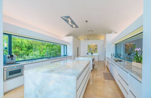 Country Club House | Architectural Masterpiece Overlooking La Jolla