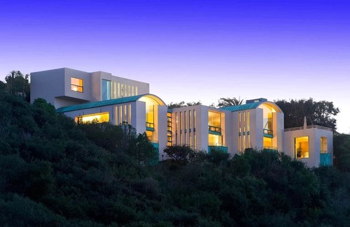 Country Club House | Architectural Masterpiece Overlooking La Jolla