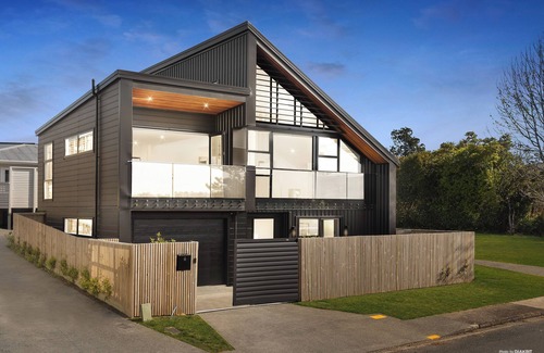 Te Atatu Peninsula House | Architecturally designed stunning trophy home with sea views, on a quiet street.